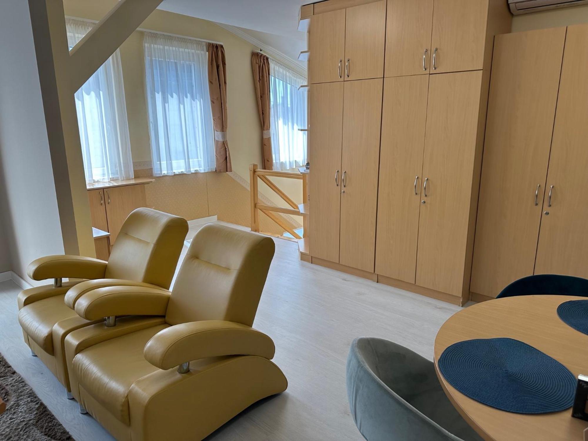 Hotel Forras Komarom Bagian luar foto