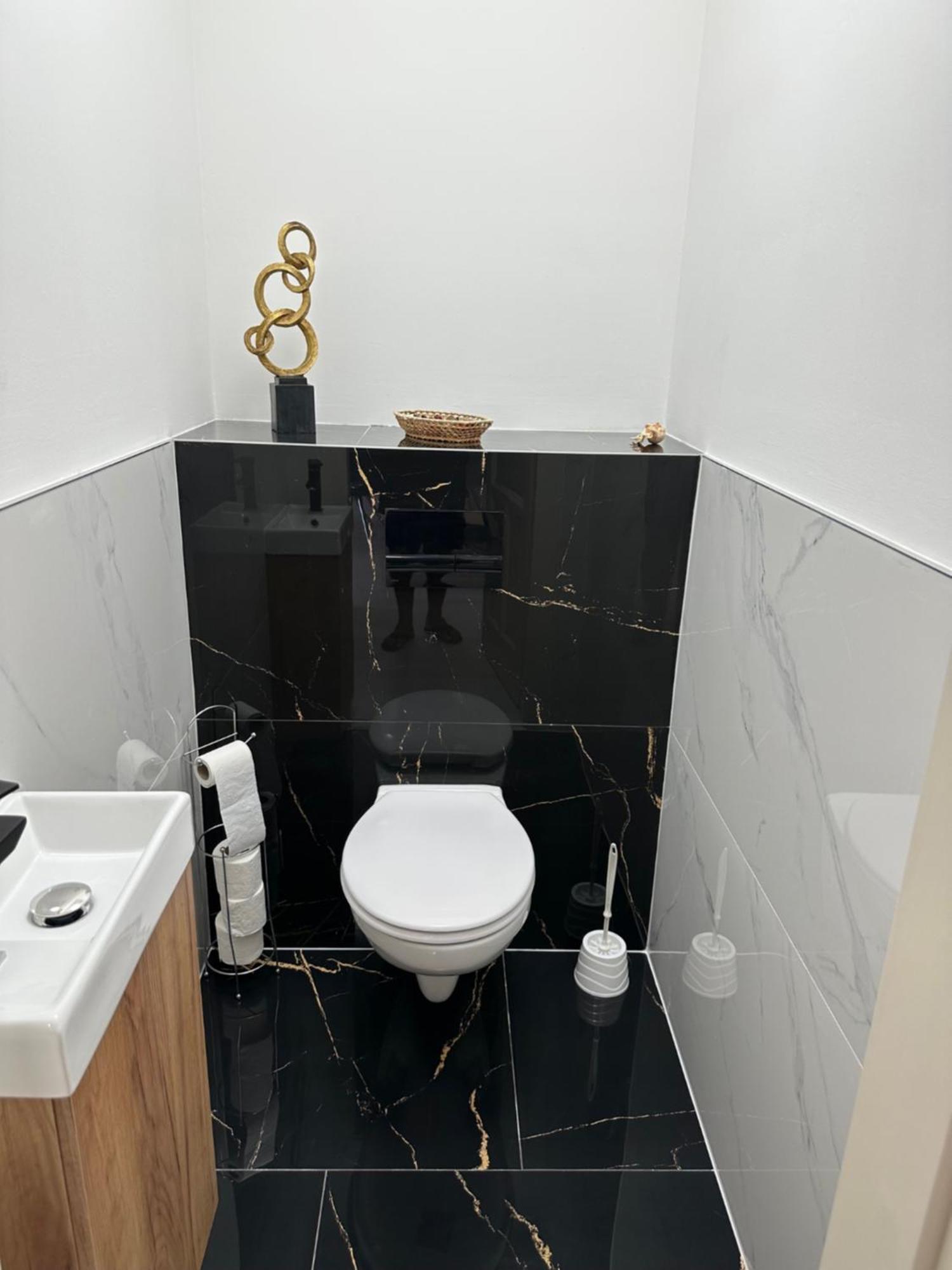 Hotel Forras Komarom Bagian luar foto