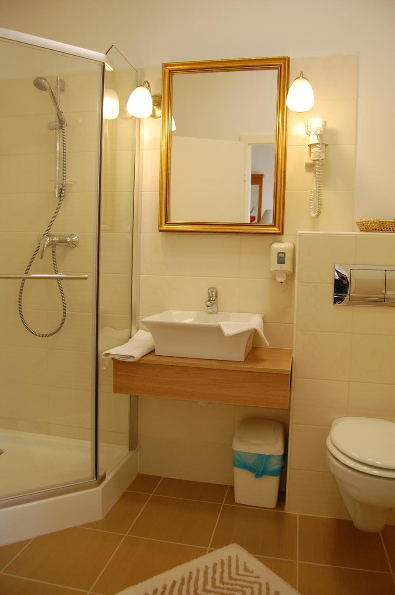 Hotel Forras Komarom Ruang foto
