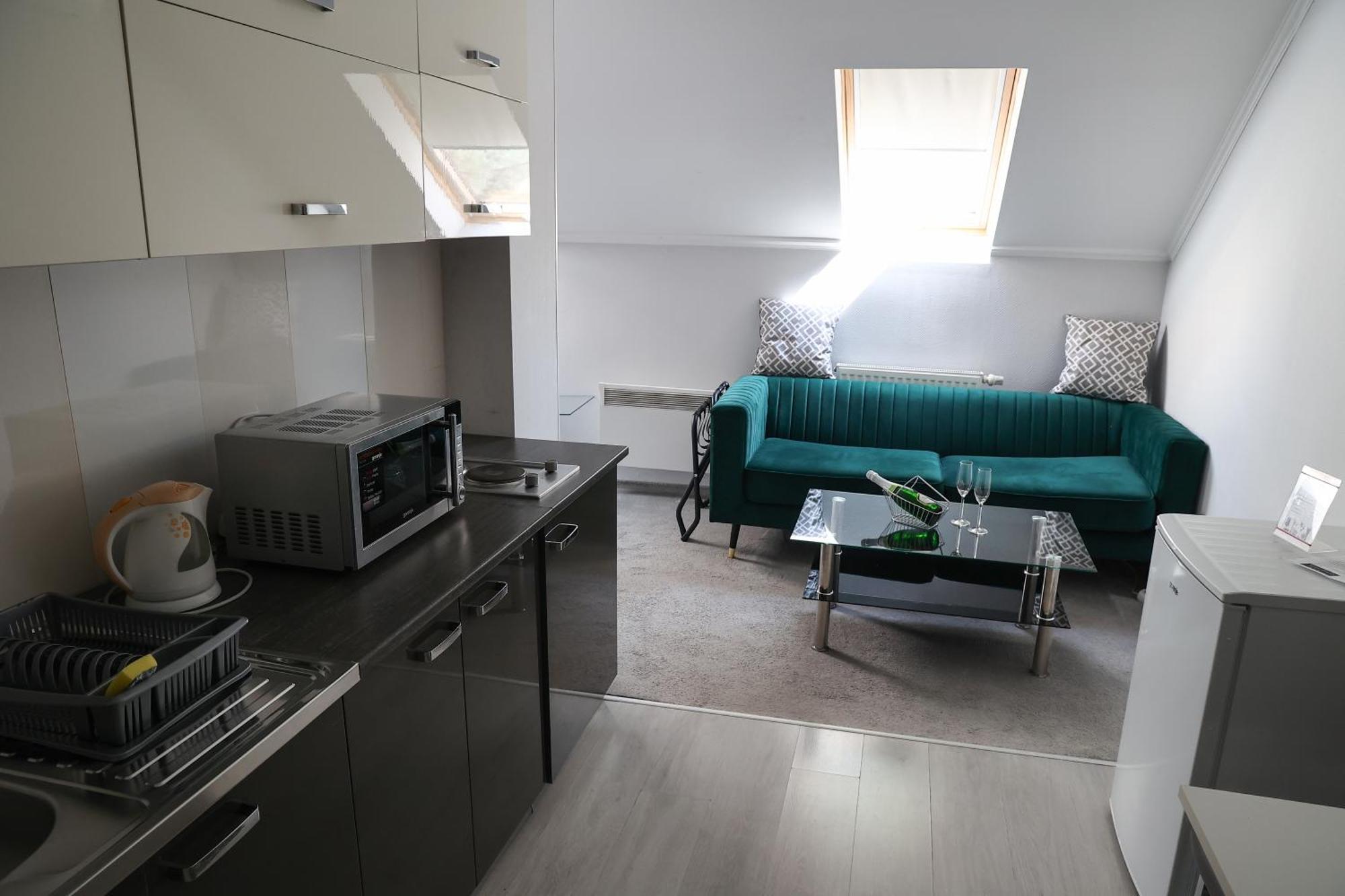 Hotel Forras Komarom Bagian luar foto