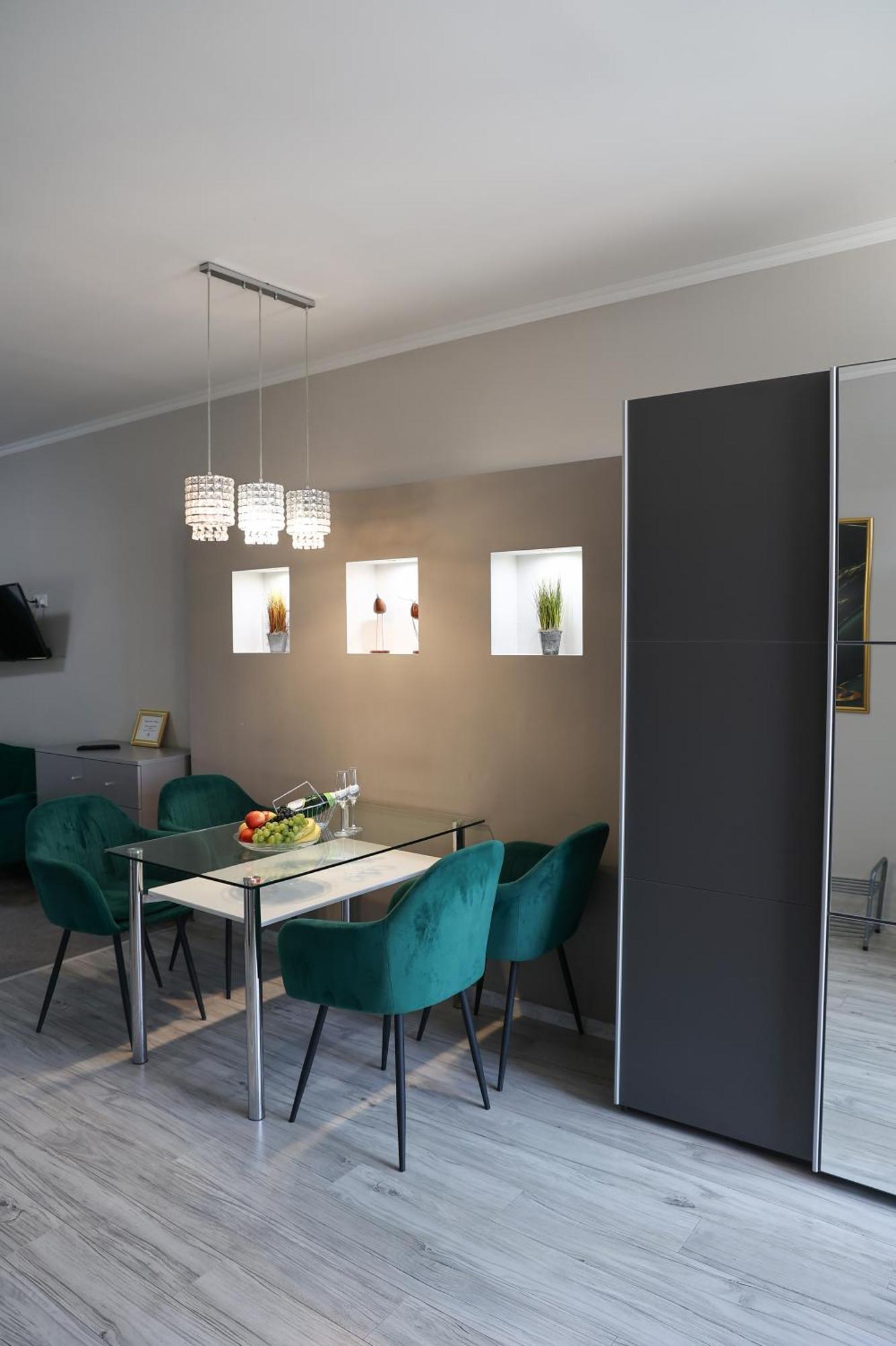 Hotel Forras Komarom Bagian luar foto