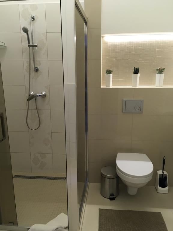 Hotel Forras Komarom Bagian luar foto