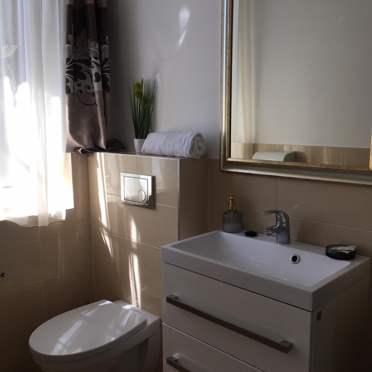 Hotel Forras Komarom Bagian luar foto