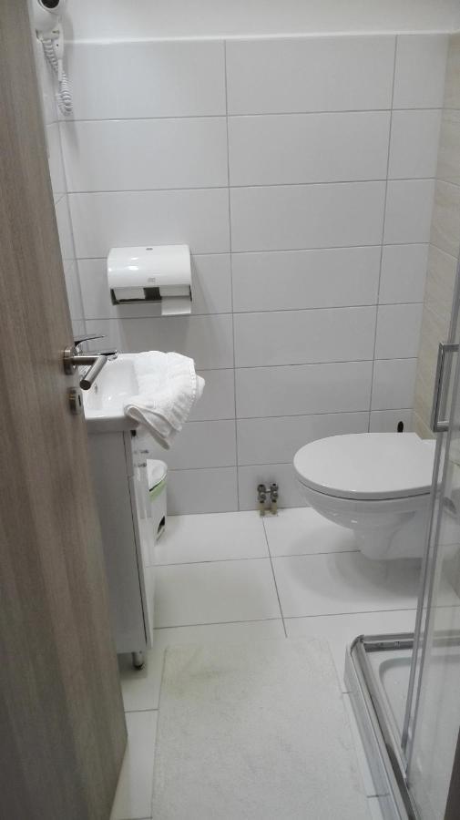 Hotel Forras Komarom Bagian luar foto